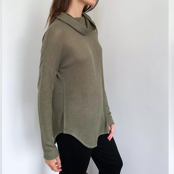 Aritzia Babaton- green thermal cowlneck - Picture 2 of 6